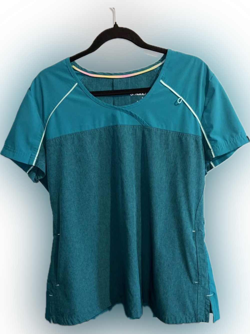 LOT: Women’s Scrubs Fits Sizes M/L